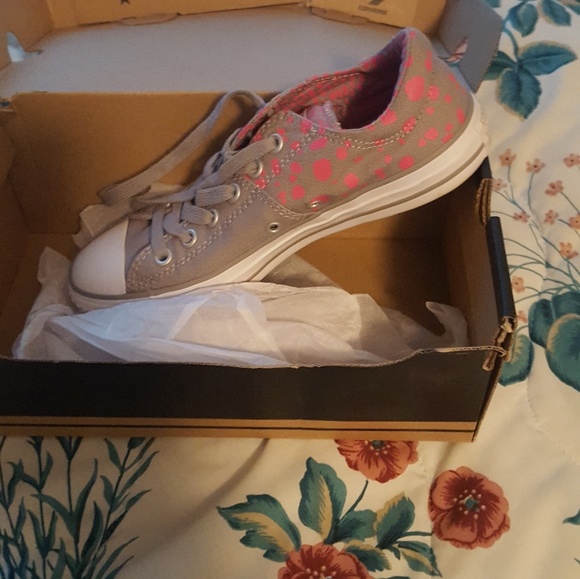 Converse - Picture 1 of 3